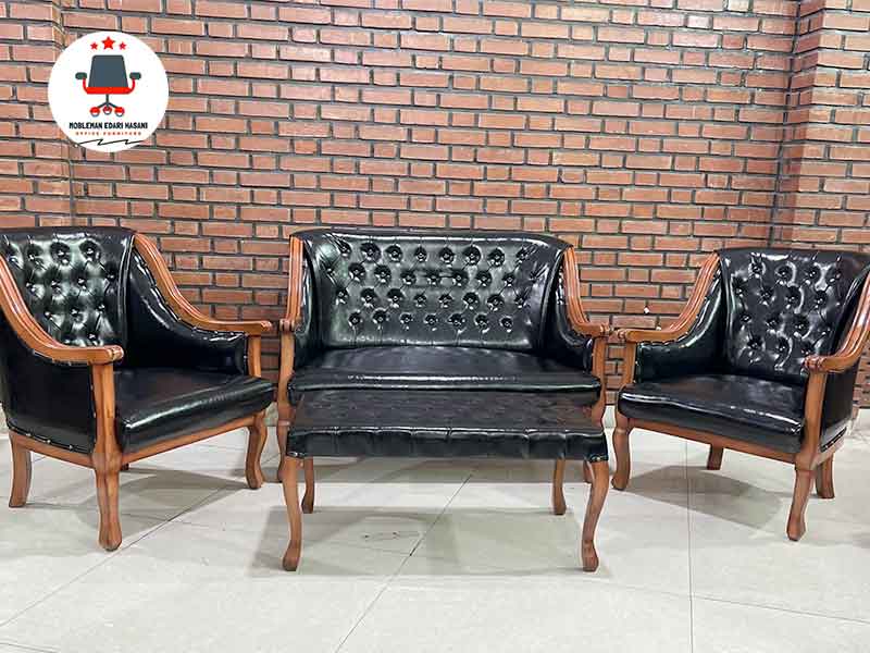 نیم‌ست اداری مدل لویی با طراحی کلاسیک چرمی و پایه چوبی مناسب فضای مدیریتی
